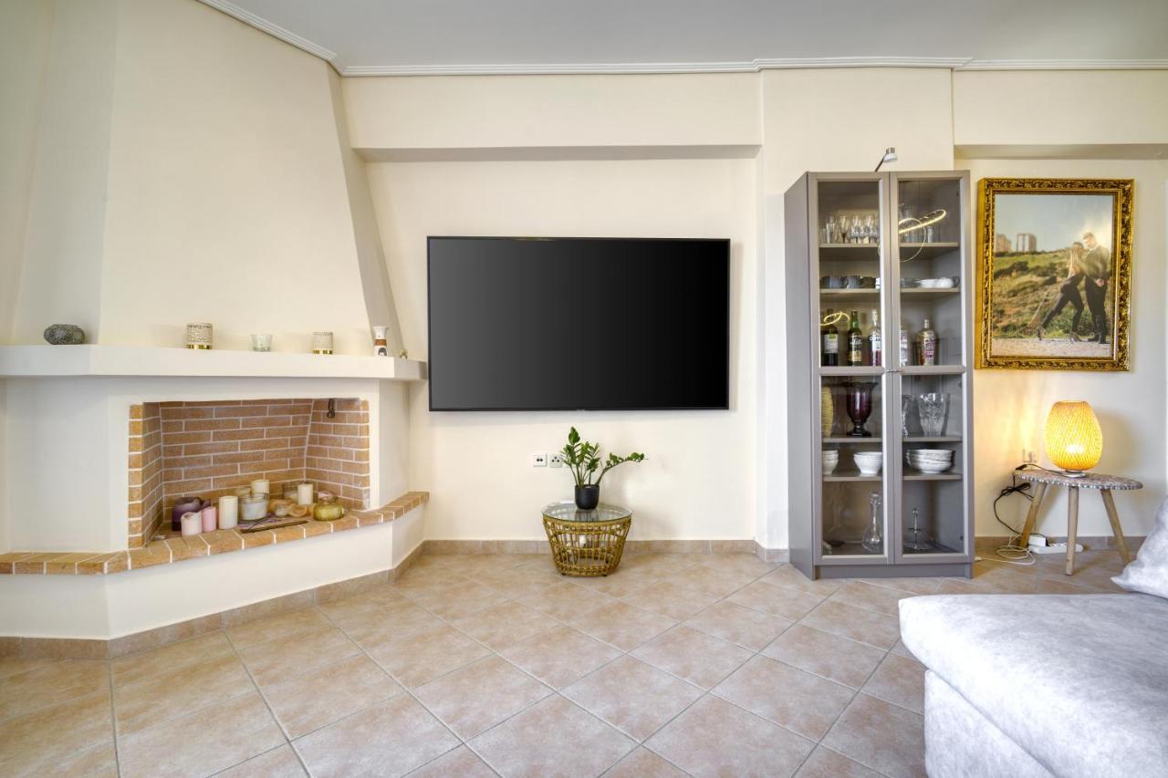 Sea & Mountain Apartment Close To Port And City Lávrion Екстериор снимка