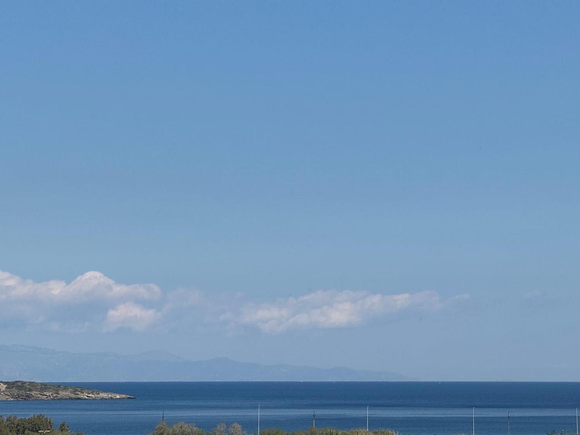 Sea & Mountain Apartment Close To Port And City Lávrion Екстериор снимка