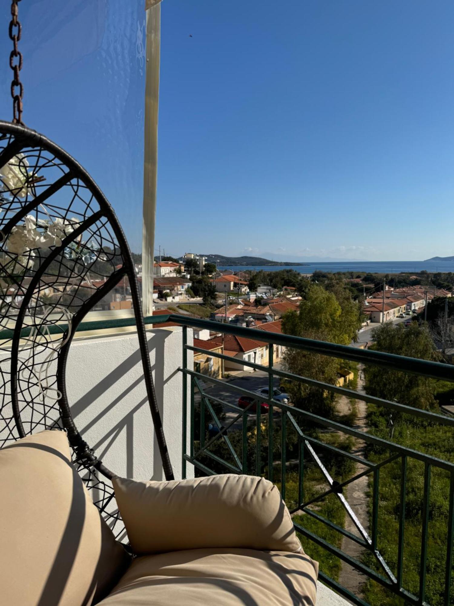 Sea & Mountain Apartment Close To Port And City Lávrion Екстериор снимка
