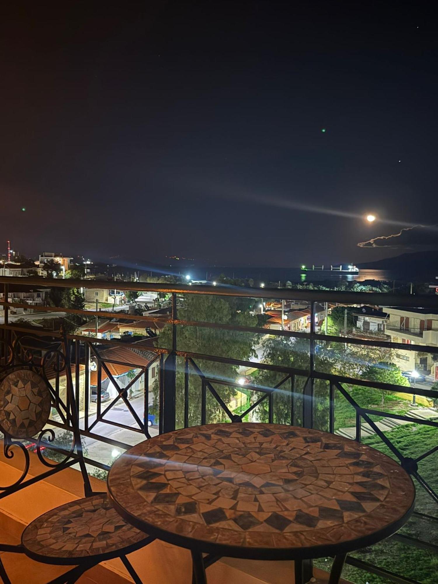 Sea & Mountain Apartment Close To Port And City Lávrion Екстериор снимка